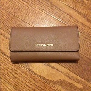 Michael Kors Jet Set Travel Tri-Fold Wallet